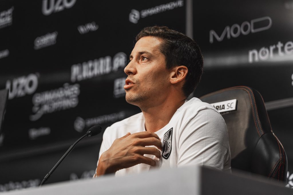 🗣️Luis Pinto numa entrevista ao Jornal VivaCidade:

- Está nos seus planos treinar um grande do futebol português? “Vejo o Vitória como um grande”

Mister 🤍