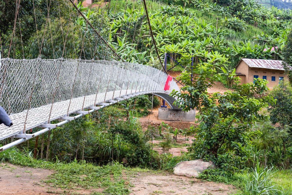 Turashima Iterambere ry'ibikorwa remezo birimo ibiraro byo mu kirere, byorohereje imigenderanire hagati y'abaturage, bibafasha kugera kuri serivisi zitandukanye, by’umwihariko abanyeshuri bagera ku ishuri bitabagoye n'abahinzi bakabasha kugeza umusaruro ku masoko.

#Umushyikirano