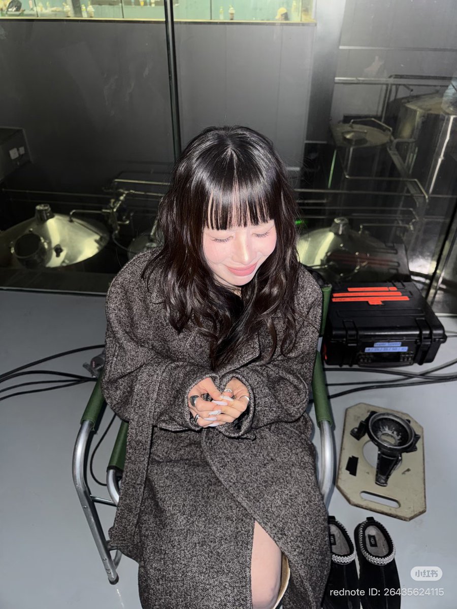 설아언니 샤오홍슈 첫 게시물 😍

❄️🥶❄️
别皱眉了，
我冷。

푸들 설아언니 너무 커염지잖아.....