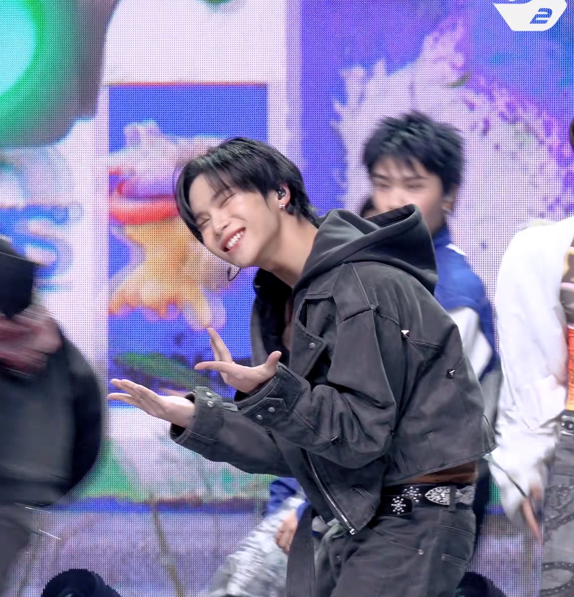 엠카 무대에 물만두 잇는데요
#JUNGT 🥟👈🏻