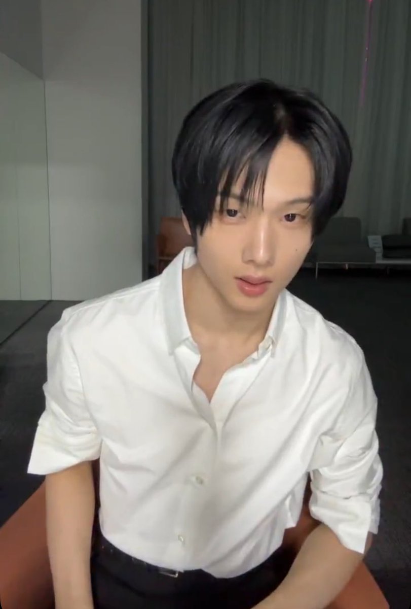 najaeispua's tweet photo. ห้ะะะ จีซอง😭😭😭😭😭😭😭😭😭😭😭😭😭😭😭 หล่อเกินไปมากกกกเปิดมาคือปึ้ง https://t.co/JYN6YN17W9