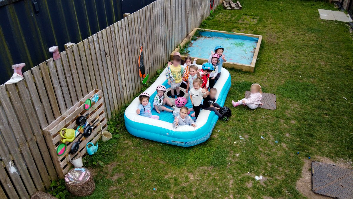 lullabynursery's tweet image. 👋📷 For #WorldPhotographyDay we said hello to a drone, for a new perspective on Lullaby Lane Nurseries at Hogganfield Loch!

Our children also explored Hogganfield Loch with disposable cameras, we'll be sharing the results soon! 📸