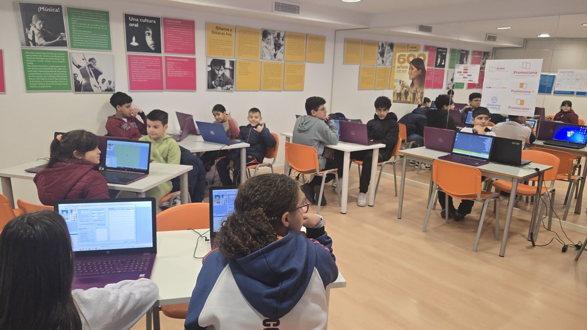 Los niños y niñas de la Fundación han tenido un taller de videojuegos, un espacio para disfrutar y aprender juntos 🎮