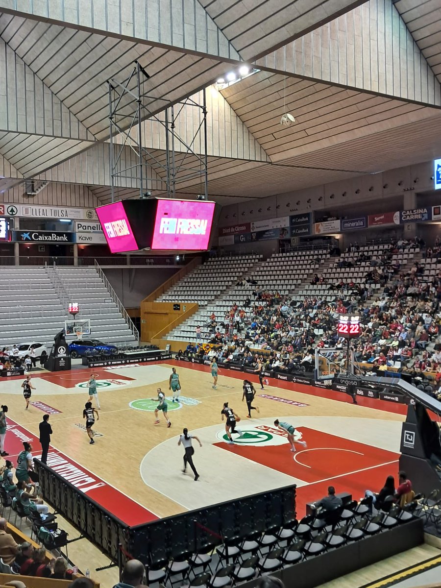 ruscgirona_llar's tweet image. Vam anar a veure un partit de bàsquet de l'UNI i va ser molt divertit! 🏀😉
Ambient increïble, bon joc i moltes rialles... ens ho vam passar genial, i en Juan José i l’Eduard ho van gaudir moltíssim 🙌

#elrusc #llar #llarresidencia #inserció #inclusió #ruscgirona
