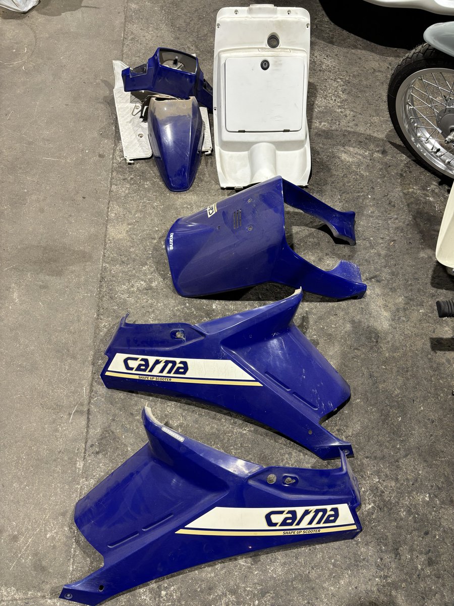pandachaso's tweet photo. 週刊カーナを作ろう!
ちょっとヤル気を出して、取り敢えず外装バラして本日は終了〜
#週刊カーナを作ろう
#スズキ
#カーナ
#ca18a
#昭和原付 https://t.co/yJyIaZBmpJ