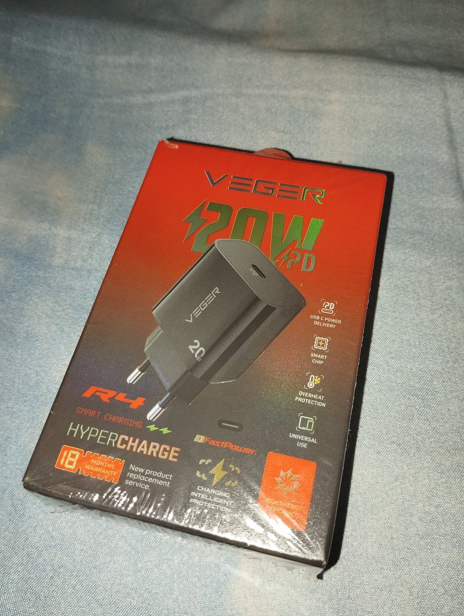 mainaccbubu's tweet photo. WTS Veger Adaptor Wall Charger R4 20W Fast Charging USB Type C For Iphone dan Android. 

Di 🍊 official nya harga segitu, aku jual di 35rb aja karena salah beli.

via 🍊 only yaa! boleh chat ke https://t.co/sKRK1HpBR8
#WTS #zonauang #zonajajan https://t.co/4q6BxHhvDf