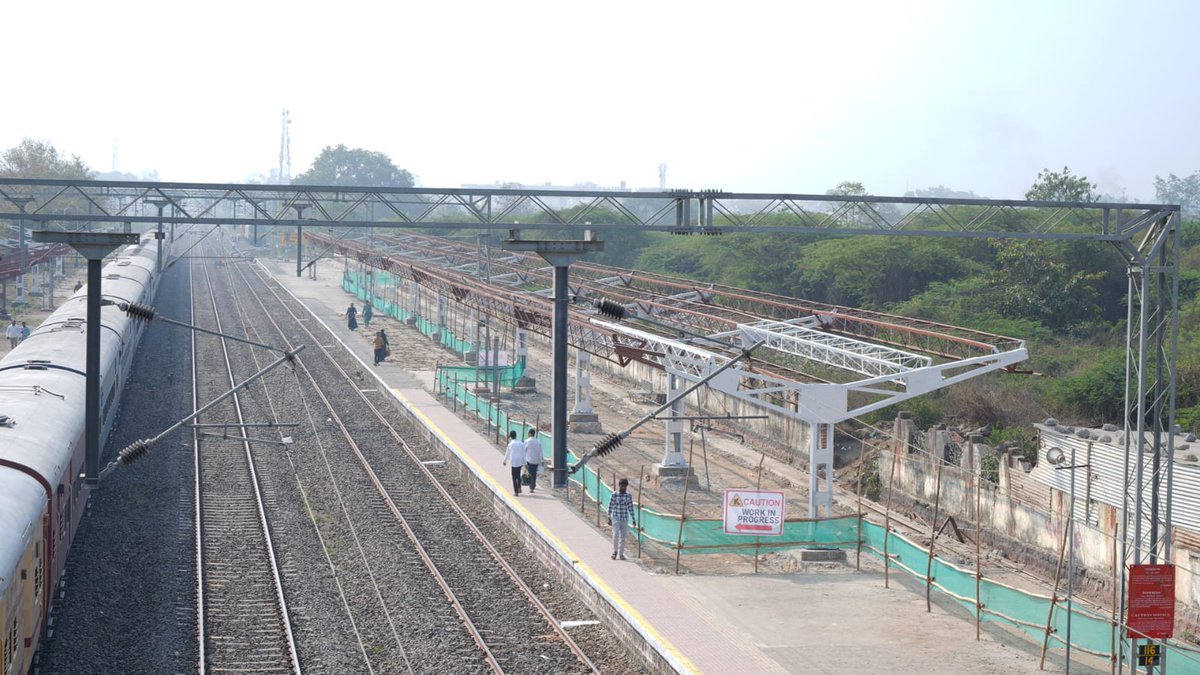 drmned's tweet photo. Shri Sanjay Kumar Srivastava, General Manager, South Central Railway inspects on-going #AmritStationworks at #Kinwat station during the Safety Inspection along with Shree Pradeep Kamle DRM/Nanded and other senior Railway officials.
@SCRailwayIndia
#inspection #redevelopment https://t.co/kksFd2Of9Y