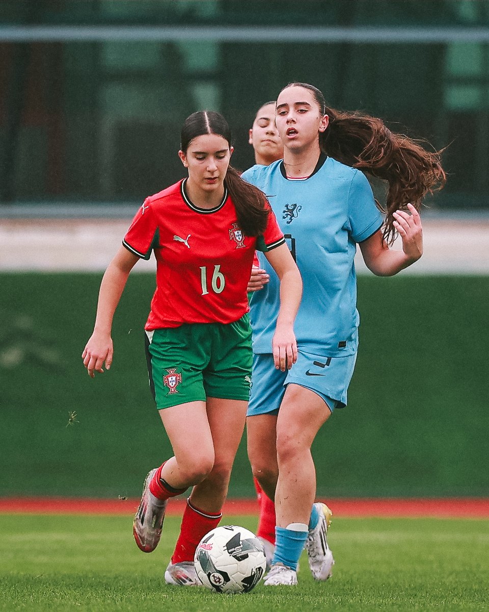 scbragafeminino's tweet photo. Mariana Guimarães e Bárbara Sousa marcaram na vitória da Seleção Nacional Sub-16 diante dos Países Baixos , por 3-1 ✨

#GanharComTodos | 📸 FPF https://t.co/K67erloUvk