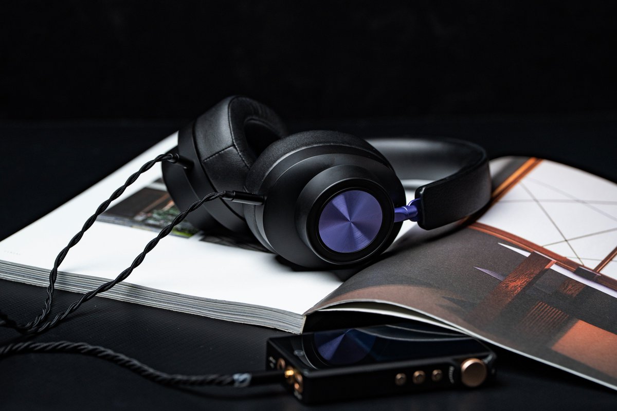 Kiwiears2020's tweet photo. 72 × 89 mm planar driver. Closed-back design. Bold bass, crystal highs. 👻#Serene
#KiwiEars #Zreviews #audio #hifi #audiophile #music #Headphone https://t.co/TQ6SgmEt4K