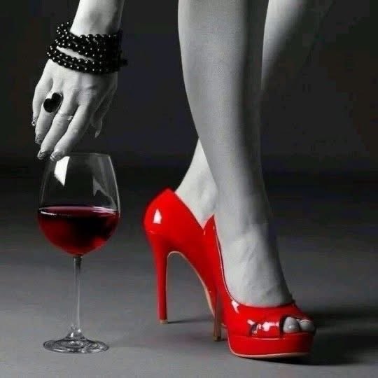 ankorinclan's tweet image. Dijo un amante una vez: "Si aceptas ser la amante, serás la historia que no se cuenta, el secreto que se esconde. Te irás con el corazón vacío mientras él regresa a la vida que nunca dejó. Pero si esperas a ser la única, entrarás con dignidad, siendo prioridad y no escape. El…