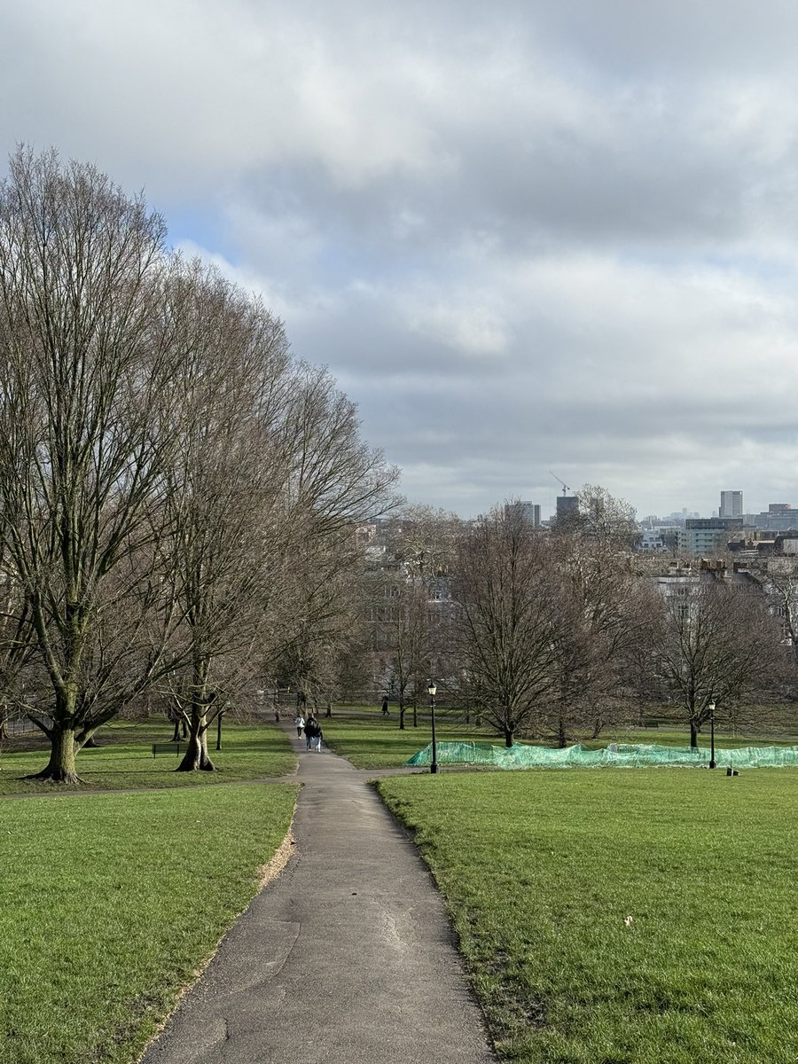 PrimroseHillHub's tweet photo. iLPH misses the sunny 🌞 weather yesterday on #primrosehillpark 🌳 ☀️! #primrosehill #sunnyyesterday #Weather #leaflesstrees https://t.co/YikFeQkkqm