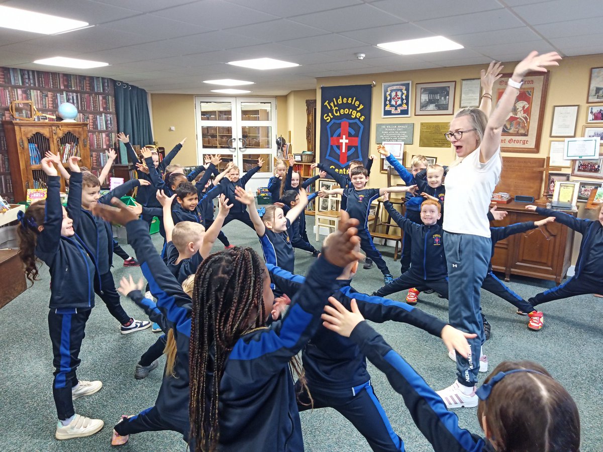 Miss Dennett tweet media