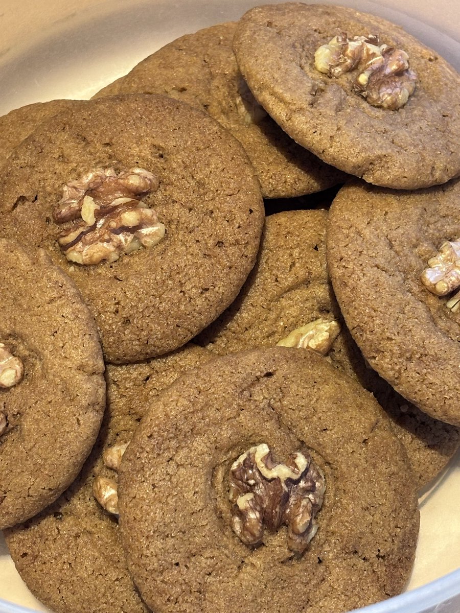 bakinghunter's tweet image. Freshly baked walnut shortbread 😋