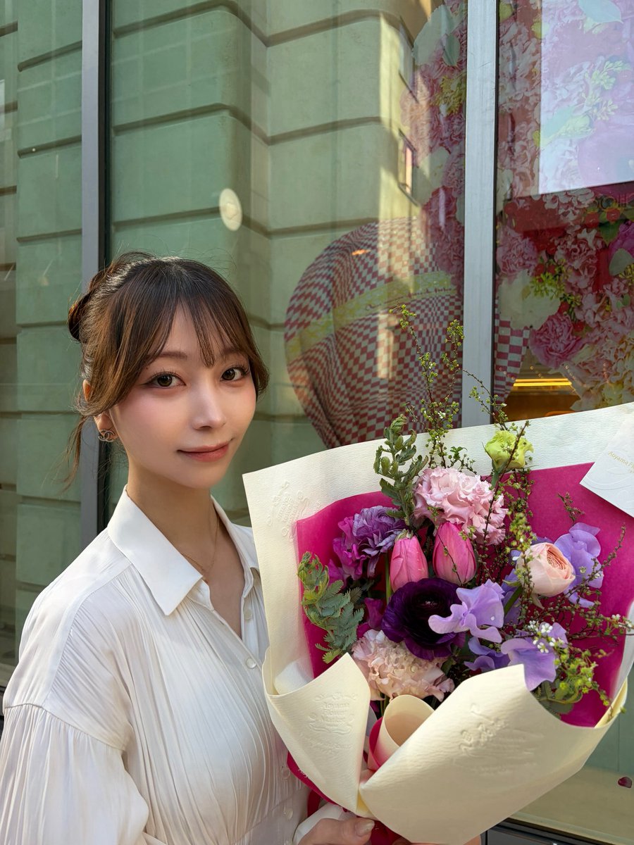 with_ryoka24's tweet photo. 25歳になりました🥳
貰ったお花可愛かった✨ https://t.co/TwCqWq2feF