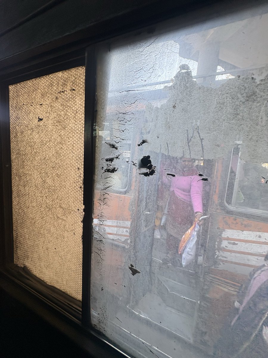 ashuvajpayee's tweet photo. Broken seats, damaged luggage racks tied with wires, unsafe interiors and zero basic comfort. This is what passengers experience while travelling under a government transport system meant to serve the public with dignity

Punjab deserves better public transport 

@BhagwantMann https://t.co/cl29QLk8bX