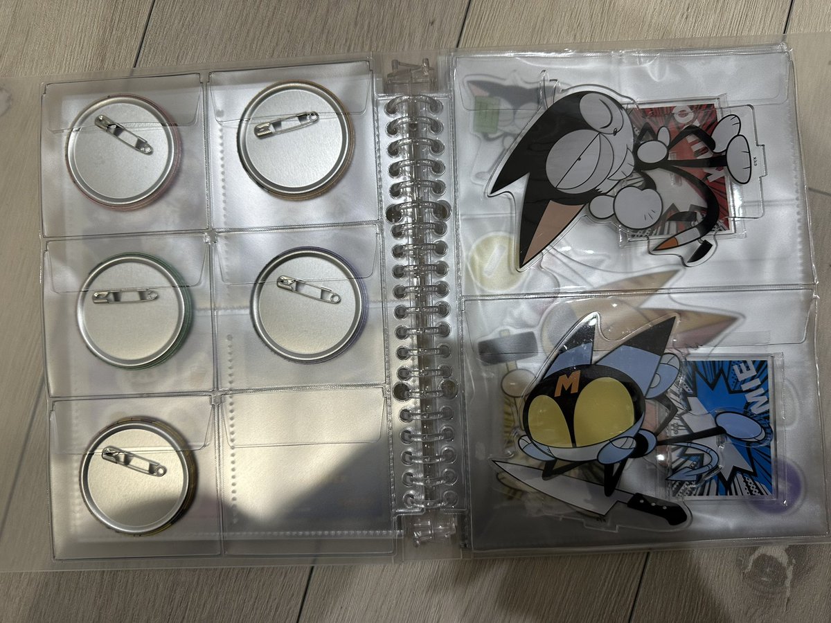 rue_03's tweet photo. サイボーグクロちゃんのくじ、無印のファイルで収納してます　マタタビくんが2ポケットに入らない😂 https://t.co/zlUsAevmdF