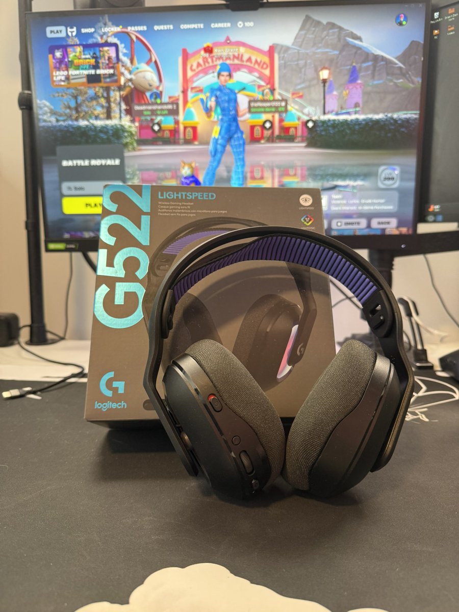 RealGrxnt's tweet photo. Do you need a new gaming headset? Check out the Logitech G522 LIGHTSPEED! It’s comfortable, sounds amazing, and the mic is super clear. Plus it’s wireless, Bluetooth, and USB ready! 🔥🎧
#LogitechG522 #LogitechGPartner #StreamlabsPartner https://t.co/1P5vU2wCqX