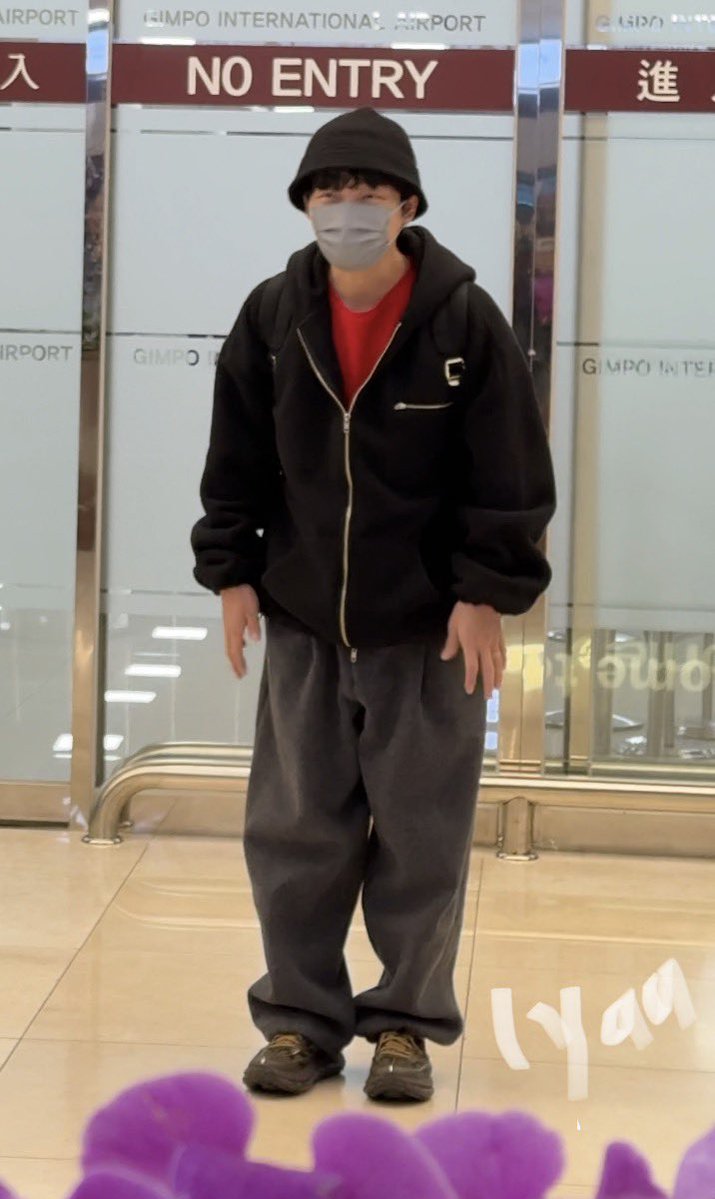 아니 전체적으로 근데 바지 항아리도 그렇고 개귀여운데 개웃기네