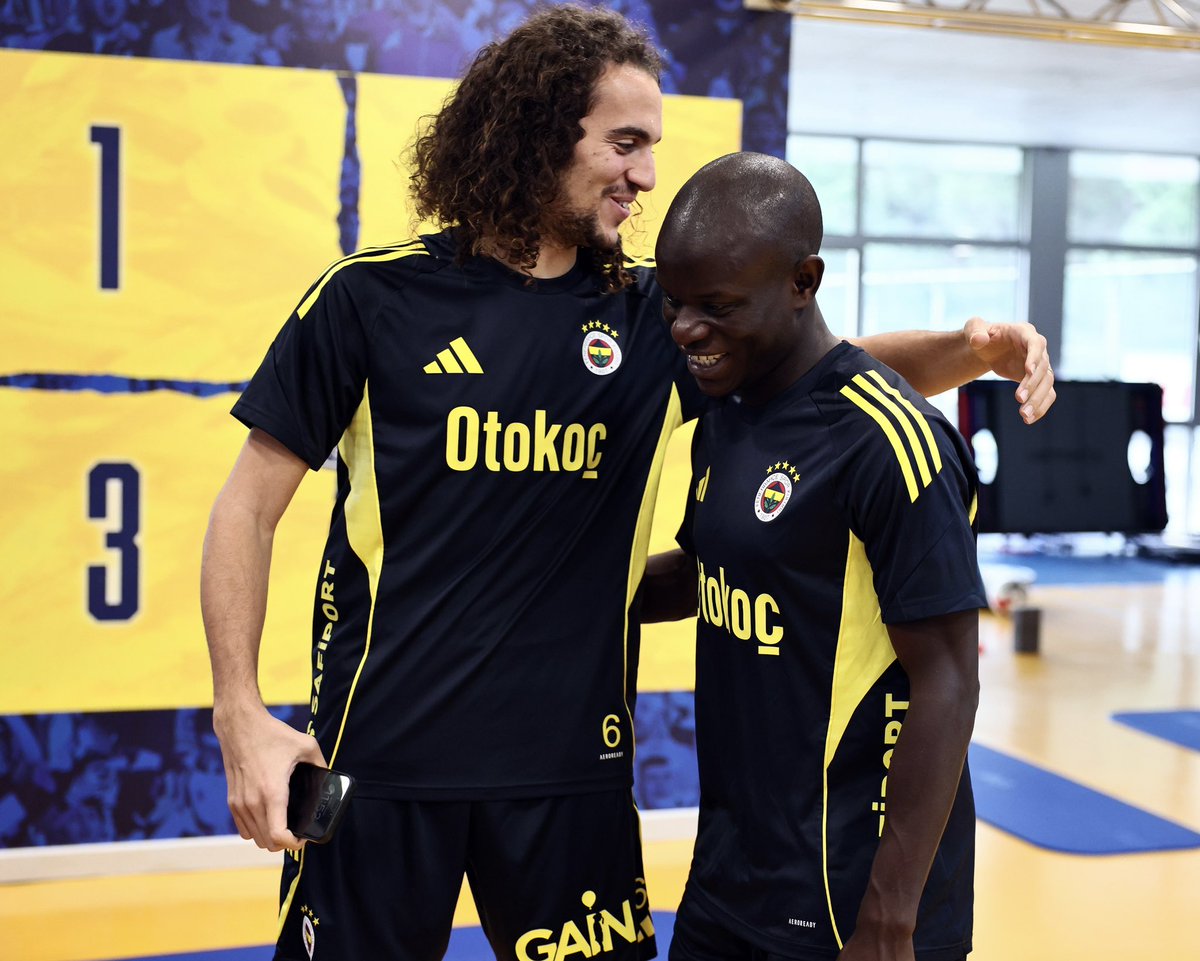 SportsDigitale's tweet photo. Fenerbahçe’nin yeni orta saha ikilisi, bir arada. https://t.co/okcl0xu7U6