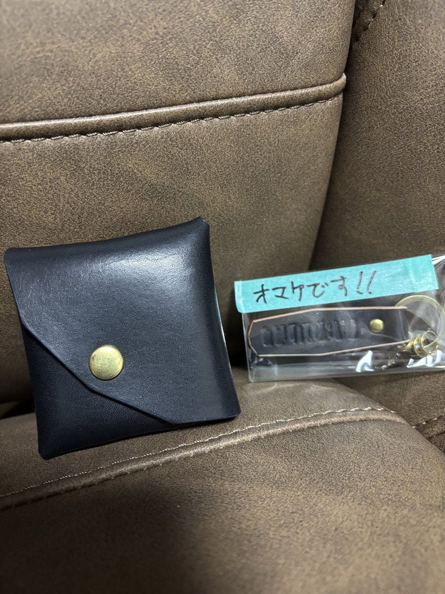 MSAKA0520's tweet photo. 3秒で開く人気ののコインケース買っちゃいました(*ﾉω・*)ﾃﾍ
オマケ付きありがとうございます！
@about_l_c26
#ABOUT
#ABOUTユーザー限定プレゼント企画 https://t.co/kPMLPslhXS