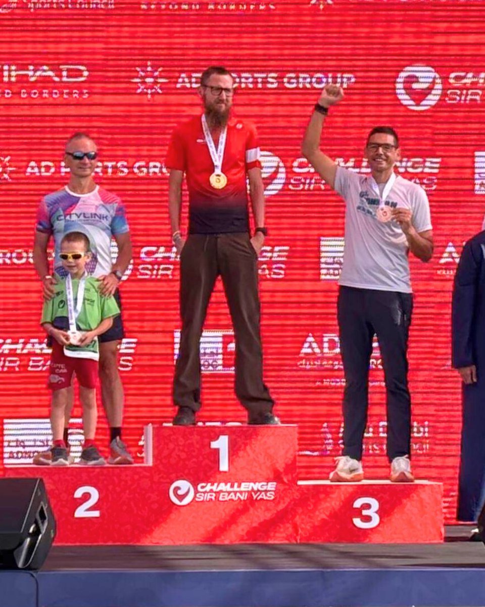 𝗖𝗨𝗦𝗧𝗢𝗠𝟰.𝗨𝗦 tweet media