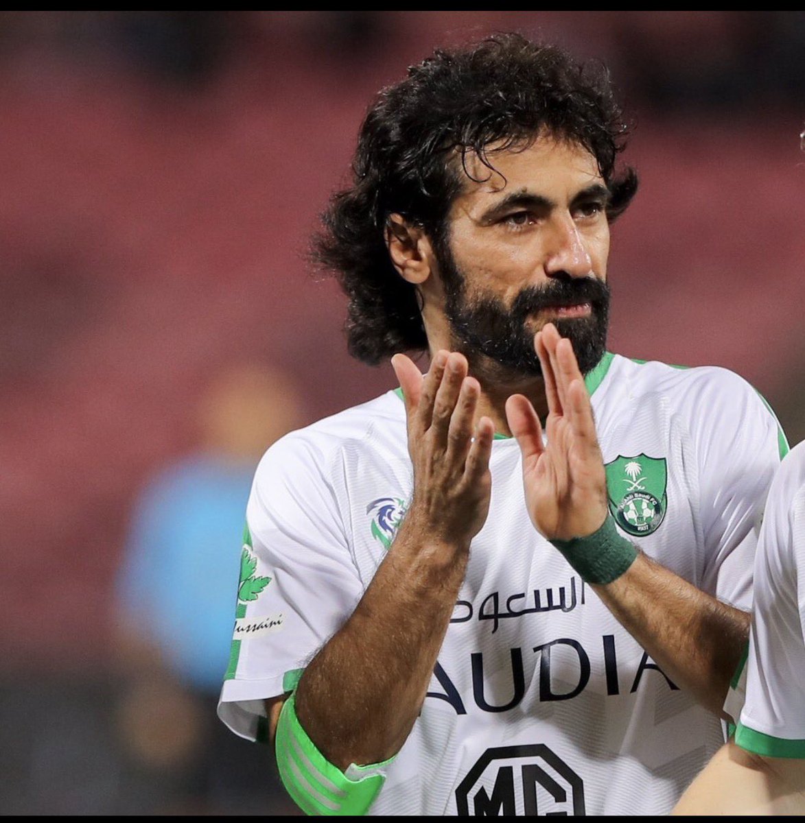 مرحباً بالتاريخي 💚🤍

الفتى الذهبي حاضر ⭐
حسين عبدالغني… لاعب أهلاوي عاشق، قبل لا يكون نجم.
عشق الكيان، دافع عن الشعار، وكتب تاريخ يُحترم.
أسطورة ما تغيب، ومكانك محفوظ في قلوب الأهلاويين.
حياك الله في X 🤝💚 #حسين_عبدالغني #الأهلي
<a href="/Habdulgani24/">حسين عبدالغني</a>