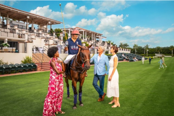 PalmBeachesFL's tweet image. Looking for a unique Sunday plan in The Palm Beaches? 🐎 Wellington polo season brings world class matches, social vibes &amp;amp; family friendly fun. First time? Get tips on what to wear, what to bring, tickets &amp;amp; traditions read the blog 👇 thepalmbeaches.com/blog/polo-palm…

#Wellington