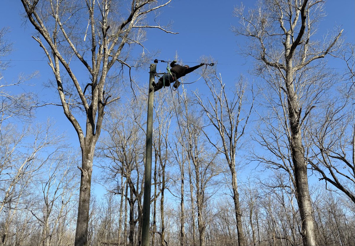 Our friends at Southwest Electric are helping us tackle the remaining outages off of Newman Road in Valley Park.
