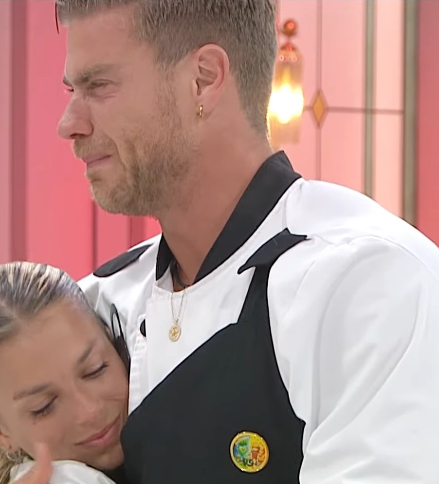 micajrz_'s tweet image. y las lagrimas adrian JAJAJAJJAJA nodoymas