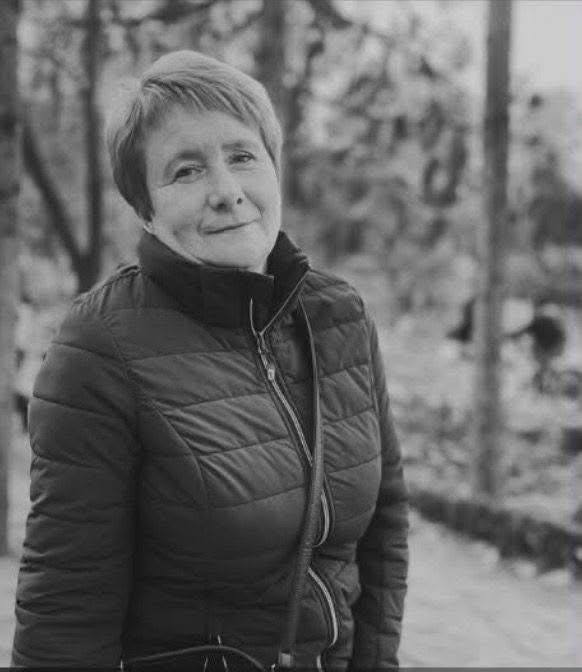 Російський дрон вбив медсестру на Херсонщині.  

Вчора під час атаки в Олександрівці загинула Вовк Олена. Вона їхала на виклик до пацієнтів, коли ворожий БпЛА влучив в автомобіль.

Світла памʼять