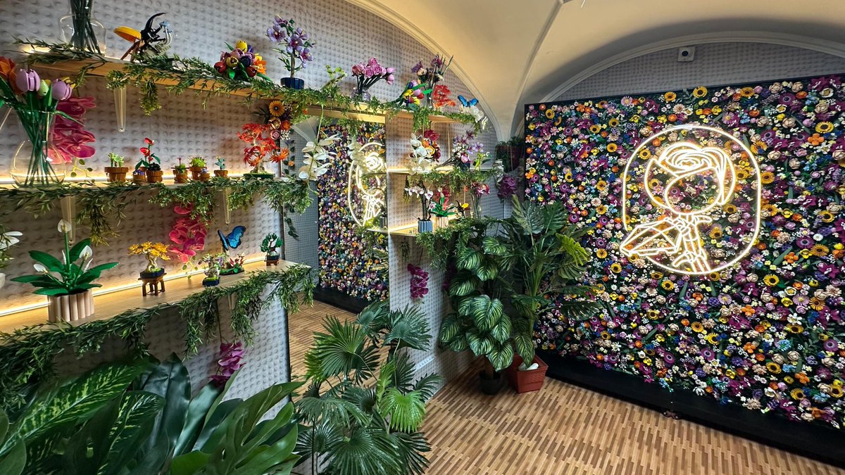 #EVENTOS💐🧱 #LEGO Botanicals Bloom Bar llega a #CDMX con la cita más cute y geek del mes 

Arma tu ramo, tómate fotos y celebra el #14defebrero con flores que no se marchitan. 
#BornToBeGeek

👉 Checa todos los detalles lacomikeria.com/2026/02/05/leg…