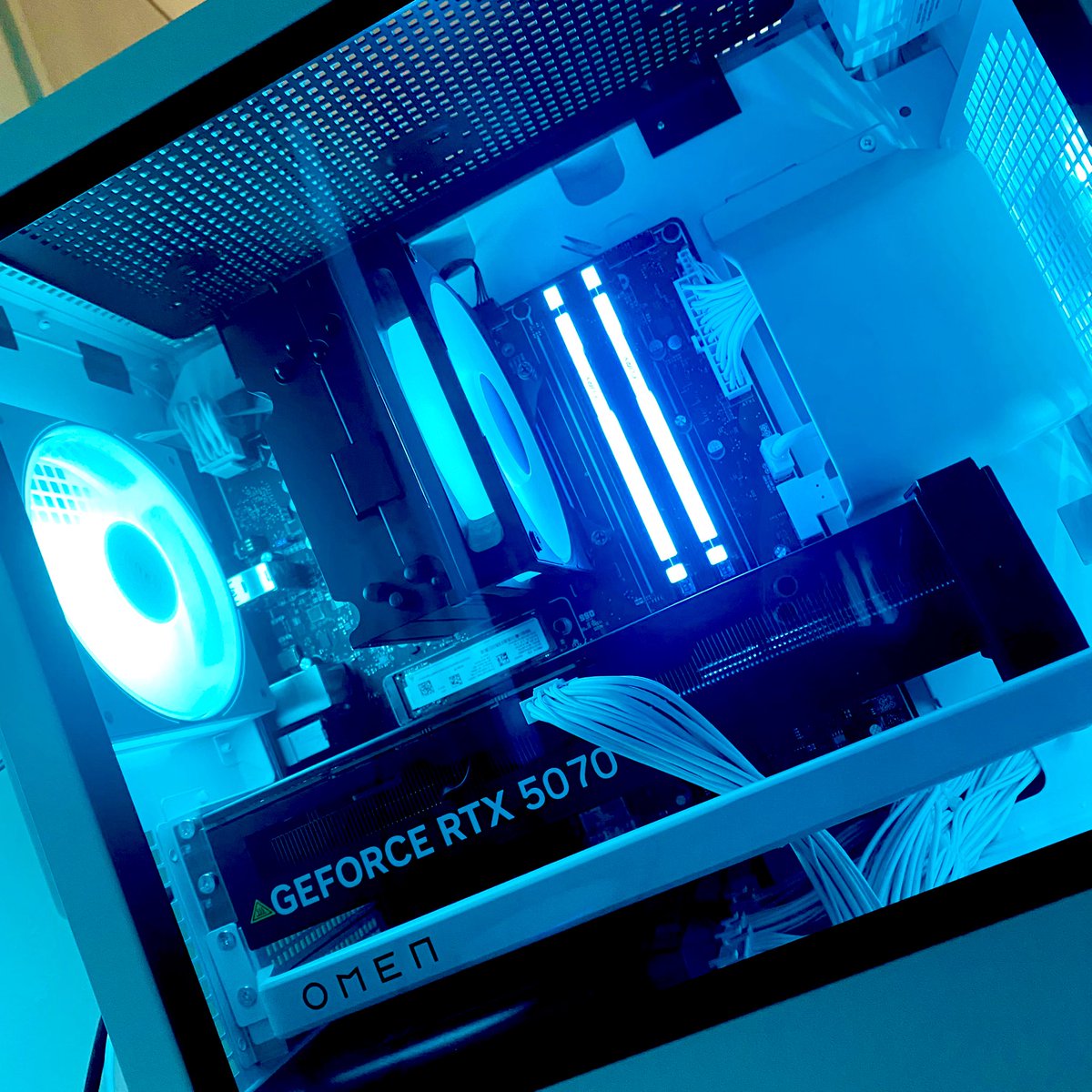 朝届いたPC設定やら引き継ぎしてたら１日終わってた…使い心地は大満足👍
jp.ext.hp.com/gaming/persona…