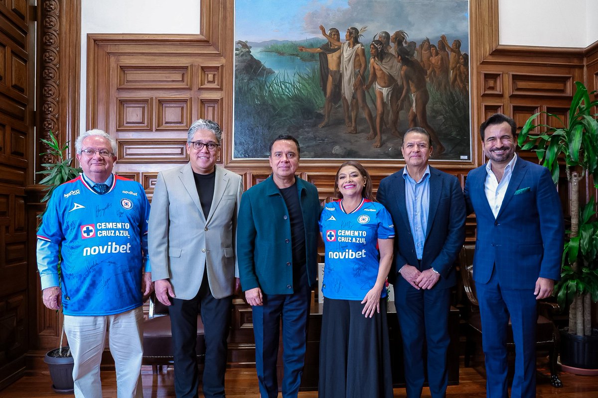 Retoman planes 🚂 ⚽

Víctor Velázquez, presidente de Cruz Azul, se reunió con la Jefa de Gobierno de la Ciudad de México para avanzar en detalles sobre el nuevo Estadio de La Máquina.

El gobierno capitalino dio su anuencia y ambos anunciaron que pronto se darán más noticias.