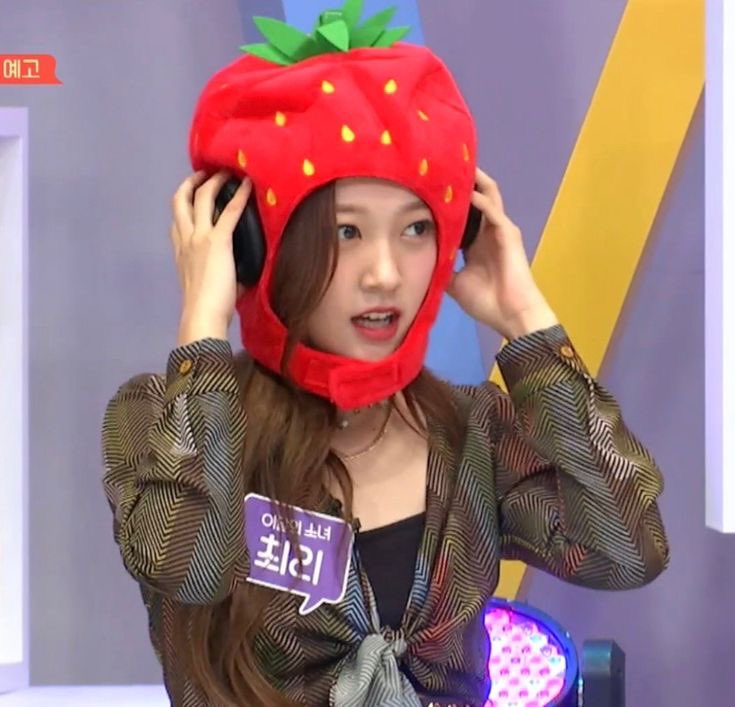 loona snoopy thinker tweet media