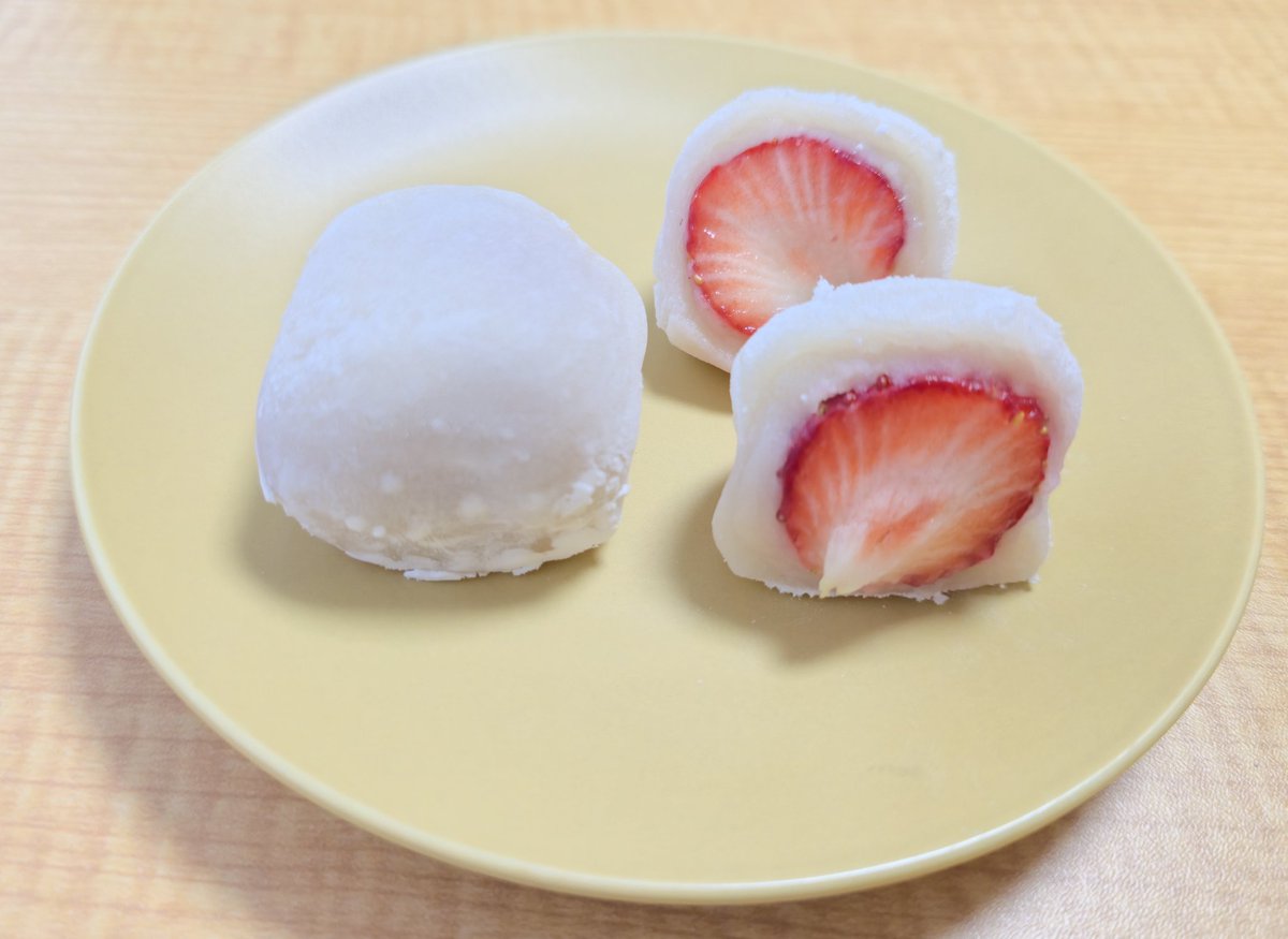 職場の皆で丸三老舗さんのいちご大福を食べまくったんですよ、えっへへ