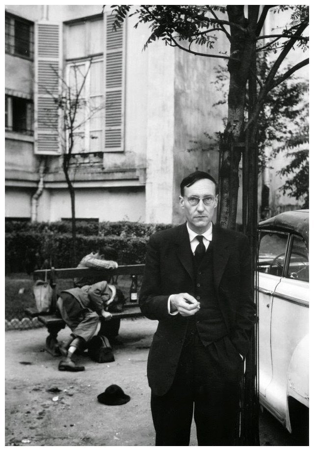 El 5 de febrero de 1914 nació William S. Burroughs en la casona de Berlin Avenue, núm. 4664, en St. Louis.
En Queer narró su fascinación con el joven Lewis Marker, a quien conoció en El Bounty, de la calle Monterrey, núm. 122, en la colonia Roma.
📷 Brion Gysin, París, 1959.
🌈🔥