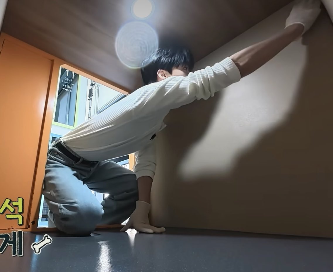 dojupiter13's tweet image. ห๊า ทำไมเอวมีแค่นั้น🙂‍↕️🙀