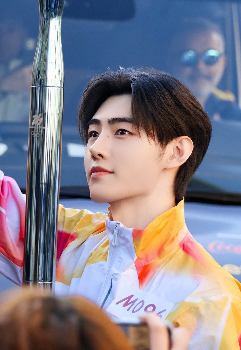 i’m crying, look at him 🥹🤍