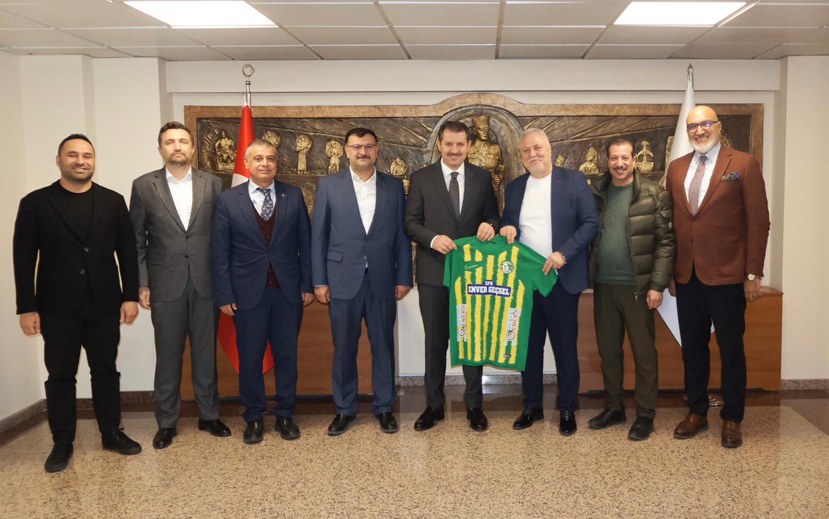 sanliurfaolay's tweet photo. Şanlıurfaspor Yönetiminden Bakan Yardımcısı Salih Ayhan’a Ziyaret https://t.co/DZT6OB0ejA 
#Sondakika #Urfa #Urfahaber #Şanlıurfa #SalihÖzcan #Epsteindosyalari #Ekremİmamoğlu #Stoper @valisalihayhan @resatuzun63 https://t.co/AlXp4LTXDh