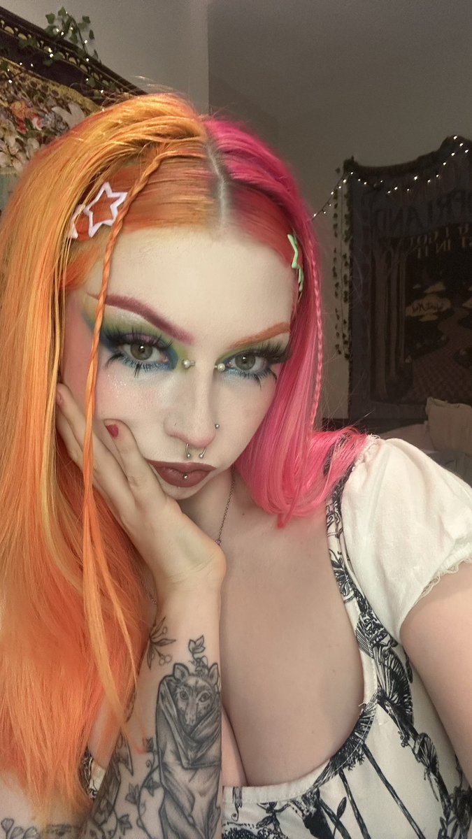 DEEPINTHEWILL0W's tweet image. a full face of makeup is FUN u guys are BORRINGGGG