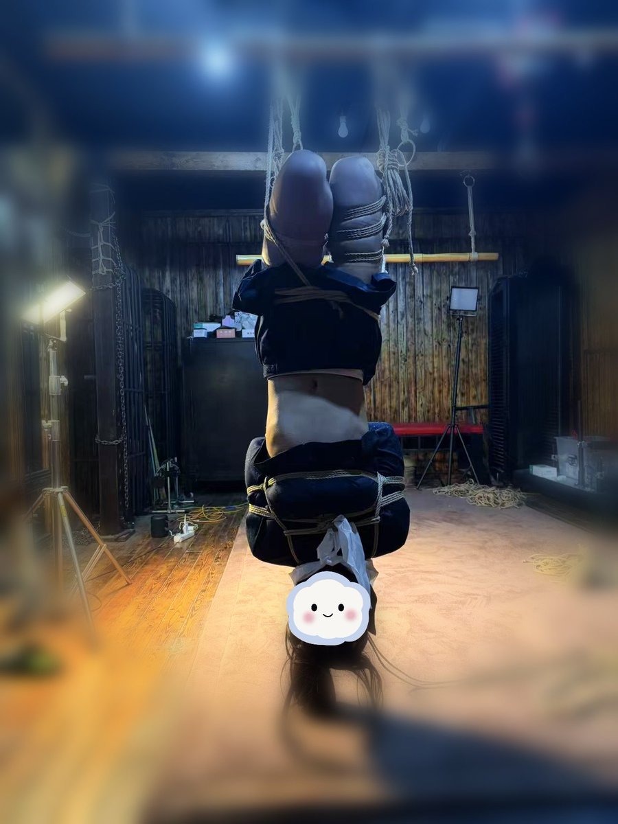 光 拿乌云揉成团
像鲸鱼吻着浪
叫我 和你 去飞翔～
👩：<a href="/henger_bf/">秋风半夜瞑蝉</a> 
🪢：<a href="/loralosa0908/">明天再说</a>
#男娘 #捆绑 #束缚 #吊缚