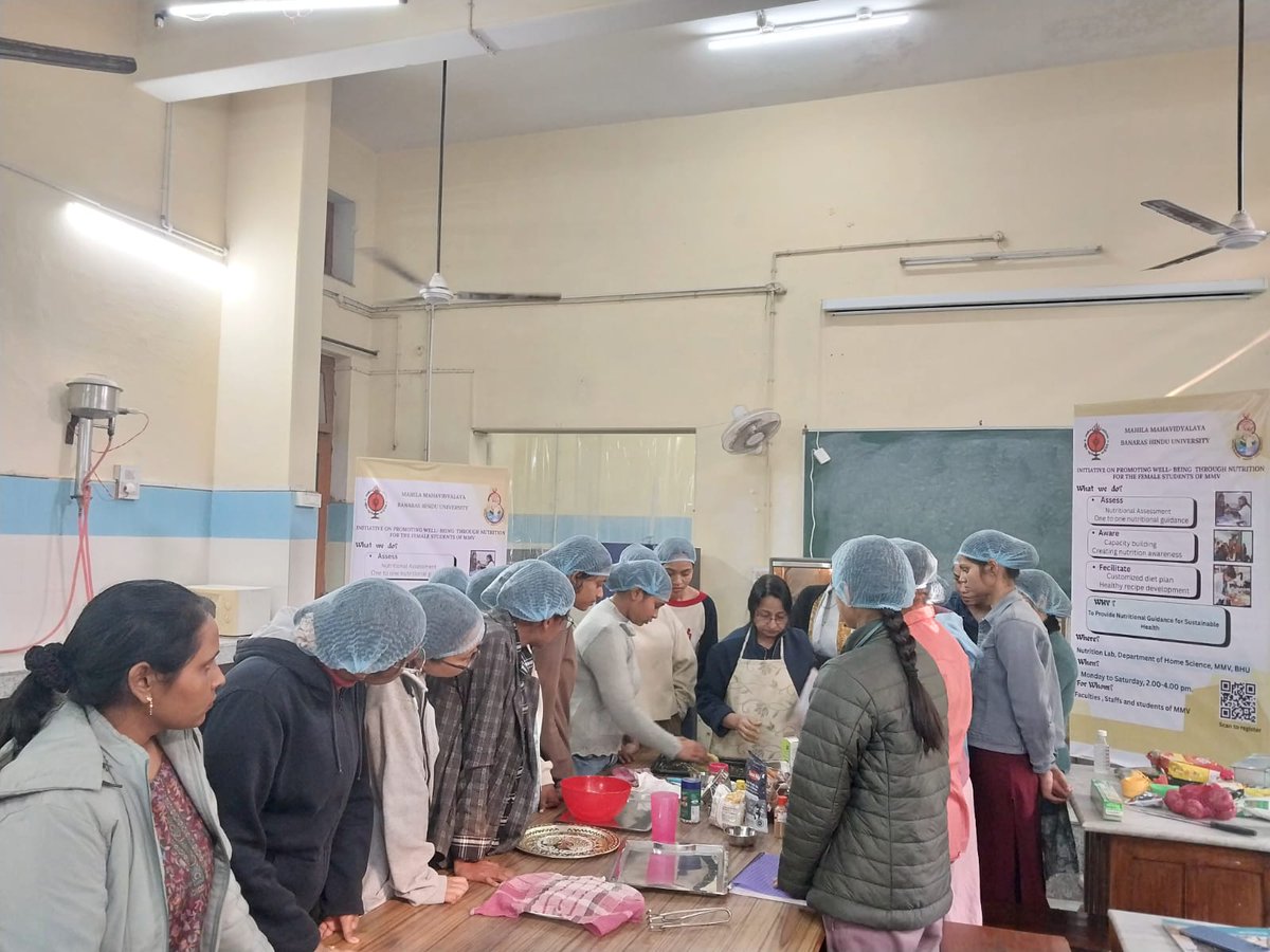BhuDiaries's tweet photo. वाराणसी स्थित बीएचयू  के महिला महाविद्यालय में छात्राओं ने कार्यशाला में मिलेट-आधारित बेकिंग बनाने का गुर सीखा। 
पोषण के माध्यम से विद्यार्थियों के कल्याण को बढ़ावा देने की पहल के अंतर्गत दो दिवसीय कार्यशाला आयोजित की गई।

#UPnews #Varanasi #BHU #BHUdiaries https://t.co/SPm7SpHZoE