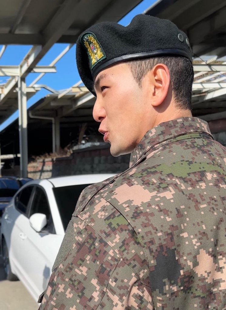 5주가 너무 길었다니까 "아 5주 길드라 아우 진짜  내 생에 가장 긴 5주였어!!" 이럼ㅋㅋ표정 너무 찐텐ㅋㅋ
시간아 눈치껏 빨리 가라