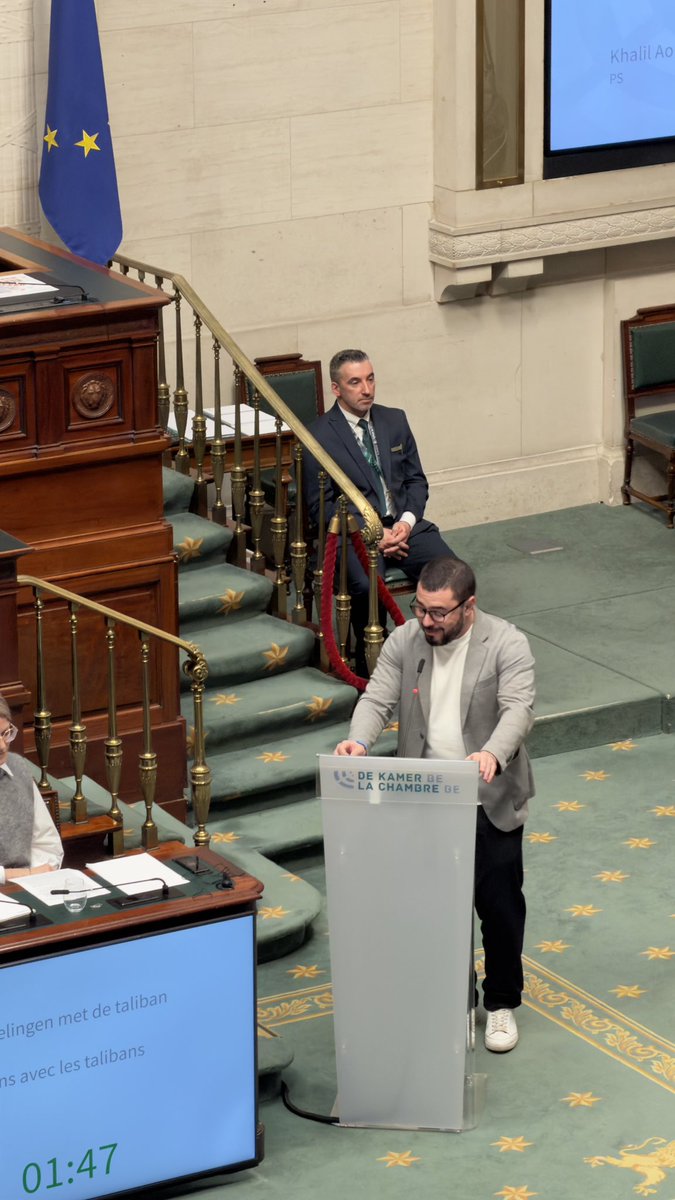 Van Bossuyt veut négocier avec les talibans pour renvoyer des Afghans vers un pays où les droits humains sont bafoués. Cette coopération pose un grave problème éthique et expose des réfugiés à des risques réels de persécution. Une politique inhumaine.