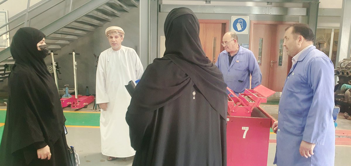 الكلية المهنية بصور tweet media