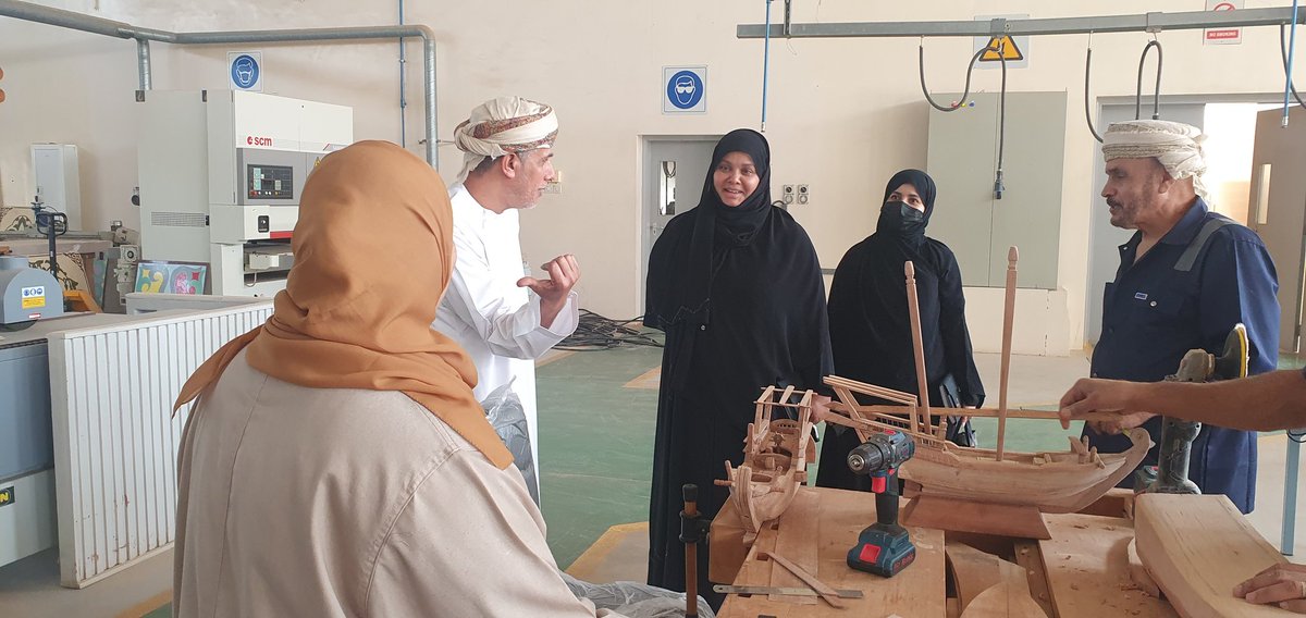 الكلية المهنية بصور tweet media