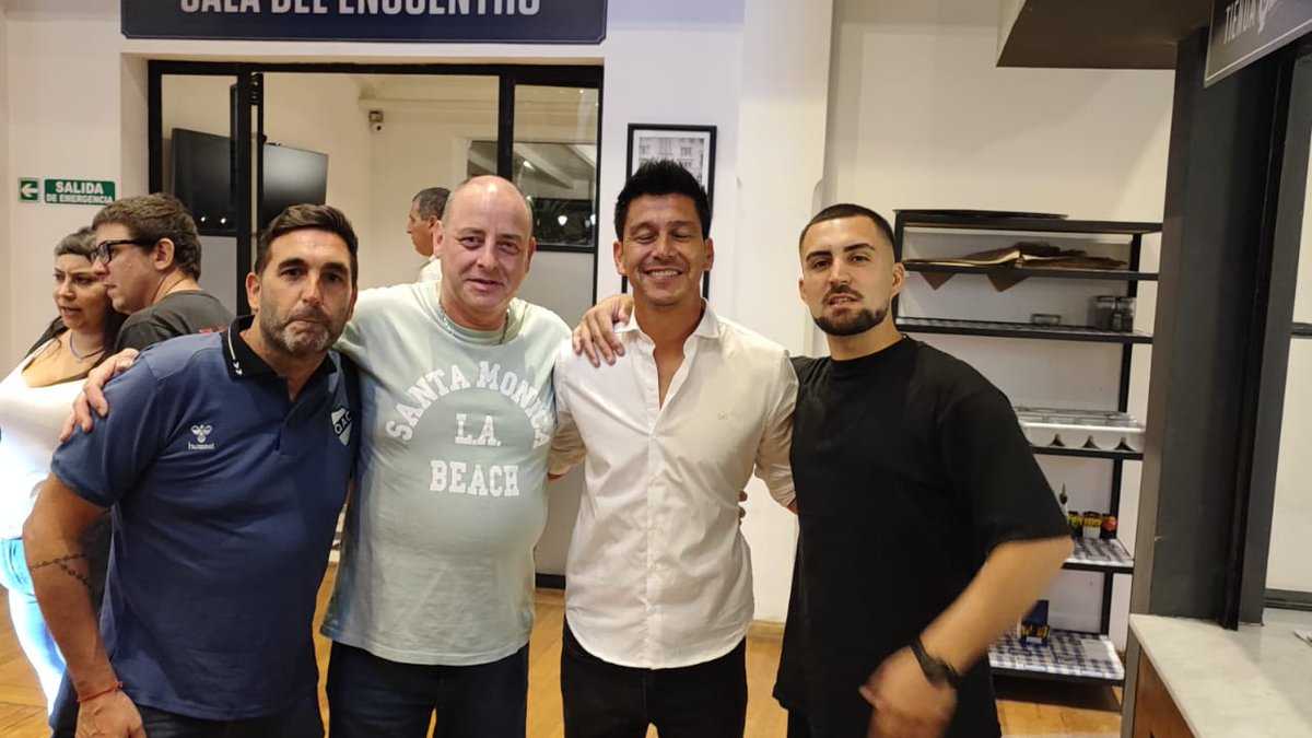 CON EL MANAGER <a href="/chinocaneo10/">Miguel Caneo</a> LE DESEAMOS TODA LA MEJOR GESTION Y QUE NOS ENCUENTRE A FIN DE AÑO CON EL ASCENSO !¡ <a href="/78_noti/">noti quilmes</a> <a href="/FacundoReginato/">Facundo Román Reginato</a> <a href="/estebanqac/">Esteban Fernandez</a> <a href="/LucasCastro_QAC/">Lucas</a> <a href="/aripalu/">Ariel Palumbo</a> <a href="/flaviobejarano/">Flavio M. Bejarano</a> <a href="/valqac/">Val Valeria.Hablamos de amor por los colores QAC💙</a> <a href="/cjfraquelli/">Cesar Javier</a> <a href="/lamonada_QAC/">El Mono QAC</a> <a href="/qac_lea/">Lea-QAC</a> <a href="/josuegomelsky1/">@josuegomelsky</a>