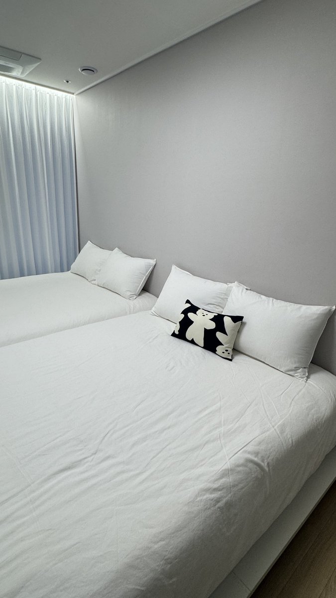 sido_seedo's tweet image. 말을 얻어도..될지 모르겠..으나
[광고 전혀아님 광고를 받아본 적이 없음!
받으면 광고받았다고 헤벌쭉할 자신있음!
진짜 전혀아님]

혼자 이용하실예정 + 바다뷰 보고싶다
: 광안리 캡슐호텔 호텔1 추천드립니다

친구, 지인 모두 여기 추천하더라구요 
깔끔+가성비+바다뷰+먹거리근처! 라서
진짜…