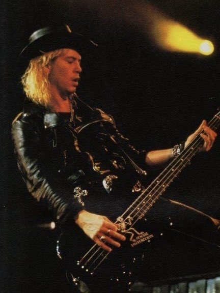 duffsappetite's tweet photo. PARABÉNS PRO PRIMEIRO E MAIOR LOIRO DO MUNDO!!! ele que é um exemplo de músico, pai, marido e pessoa incrível que tem uma trajetória de vida que inspira a todos. happy bday, duff!!! 💛 https://t.co/v1D9KI4abk