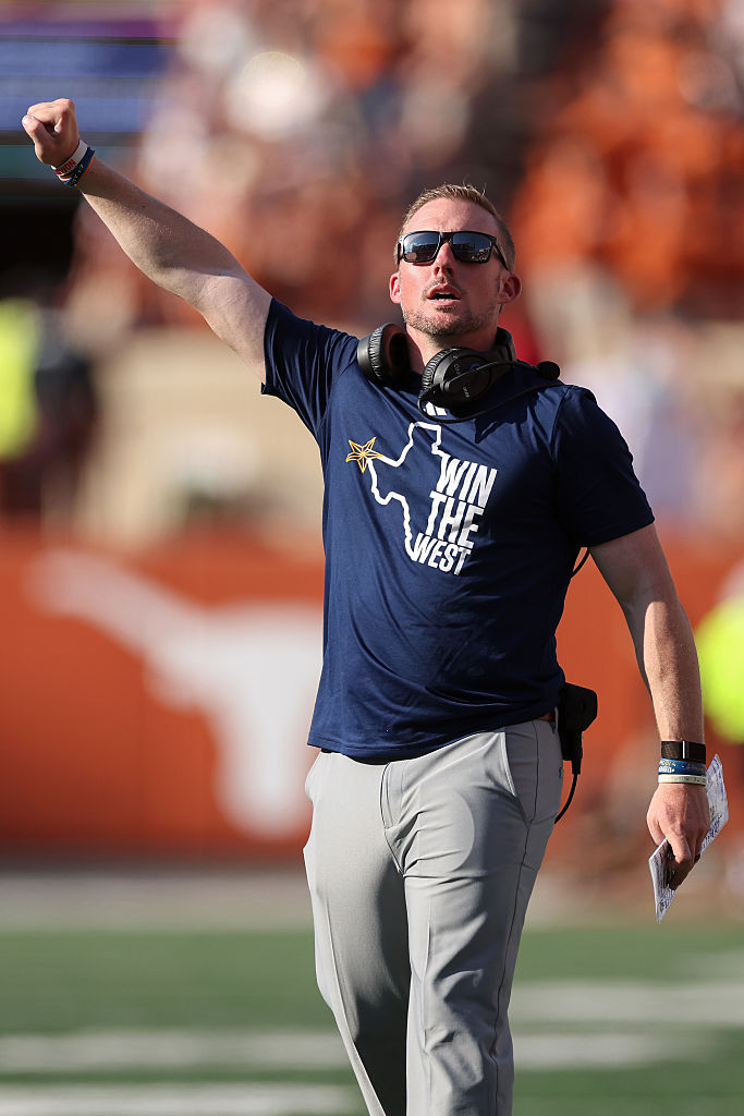 Pete Thamel tweet media